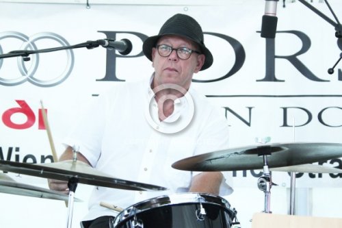 STAECHELIN GERD 2011