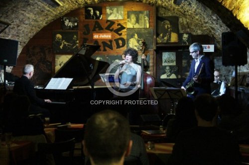 DEN DUNNEN MAAIKE 2017